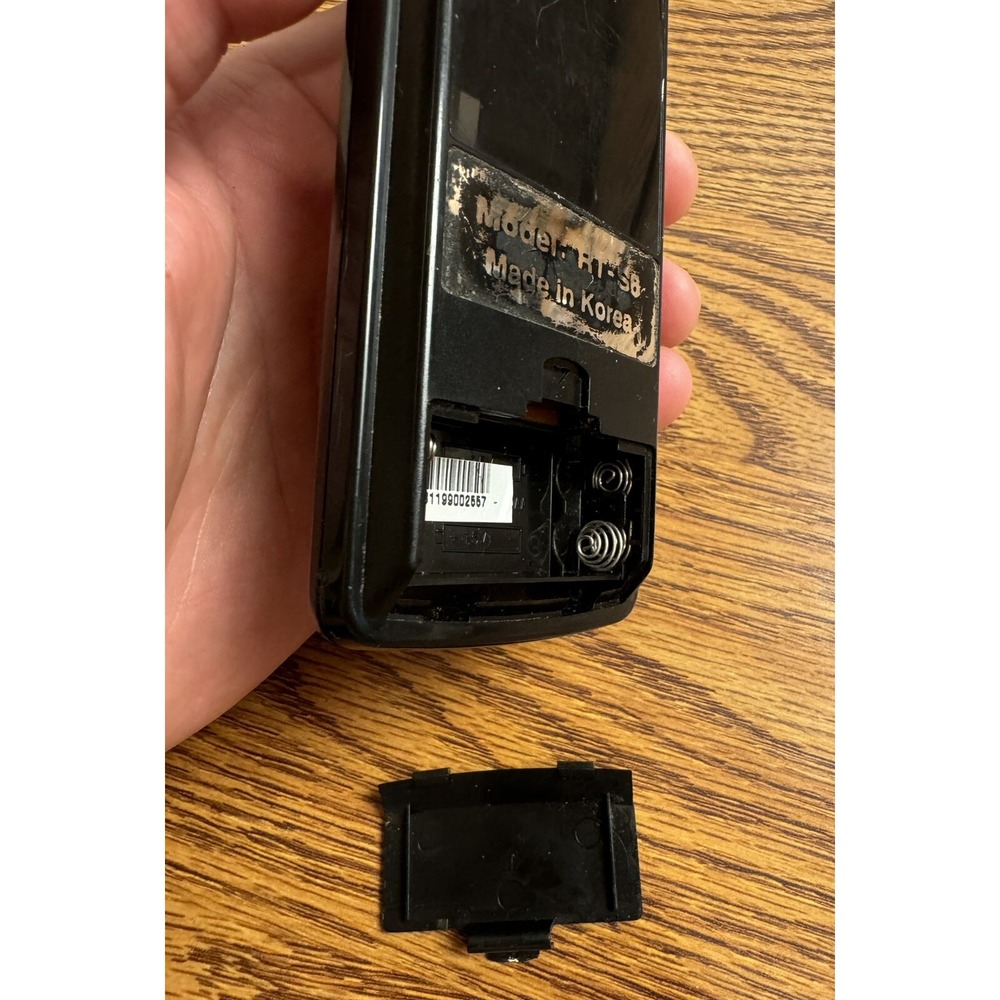 Remote Control Model No. RT-S6 Black Made In Korea Used - Picture 6 of 7